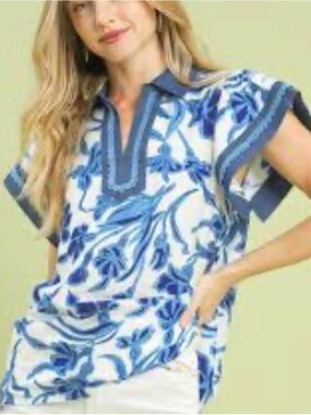 Umgee Women’s Blue Floral V-Neck Flutter Sleeve Top